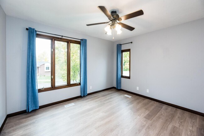 Building Photo - 138 Silver Fox Cir