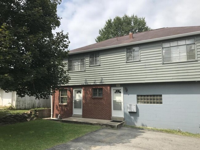 Building Photo - 122 Marshall St, Apt 1, Clarksburg, WV 26301