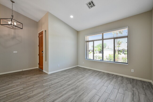 Foto del edificio - 6937 E Paradise Ln