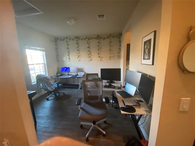 Foto del edificio - 11125 Furrow Hill Dr