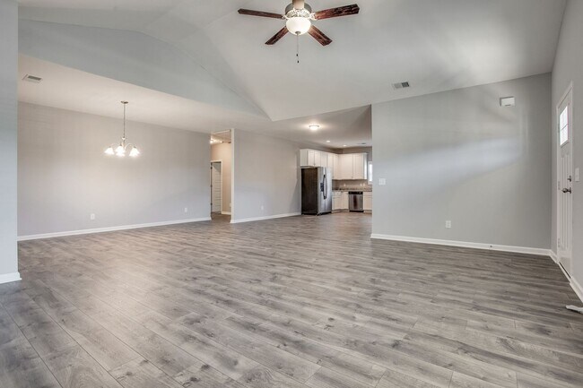 Foto del edificio - One-Level Home w/Privacy Fenced Backyard f...