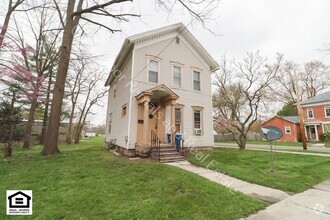 Building Photo - 1327 S Jackson St