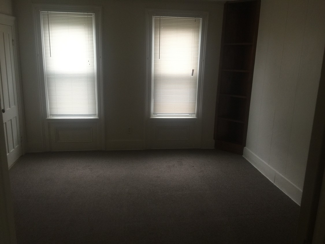 Master Bedroom - 1198 Maple St