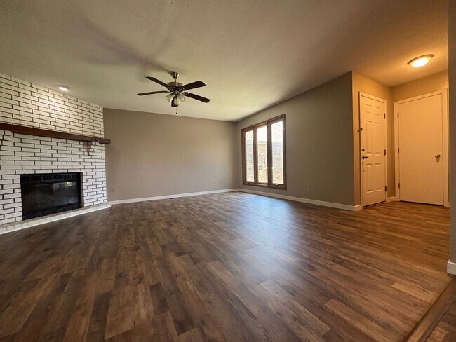 Foto del edificio - Nice 3 bedroom 3 full bathroom patio home ...
