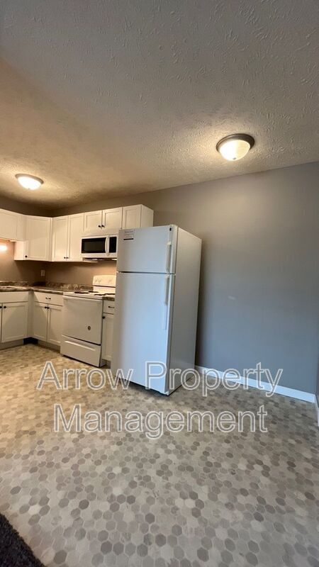 Building Photo - 1335 N 27th St