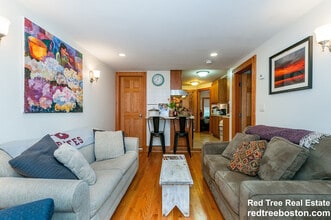 Building Photo - 39 Charles St