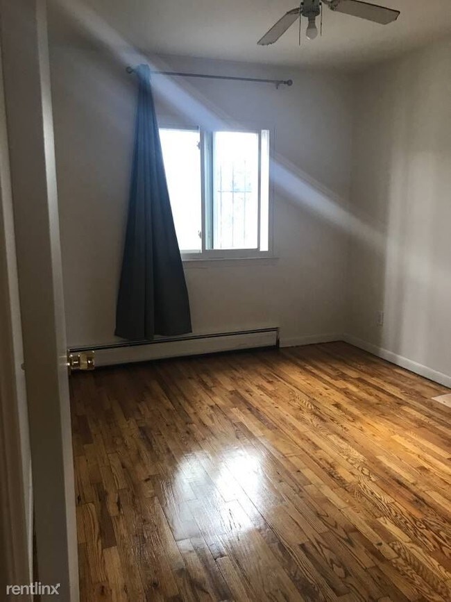 Foto del edificio - 130-08 60th Ave