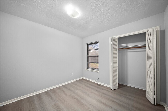 Foto del edificio - 13703 Piping Rock Ln