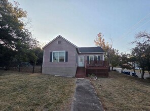 Building Photo - 801 Everett St