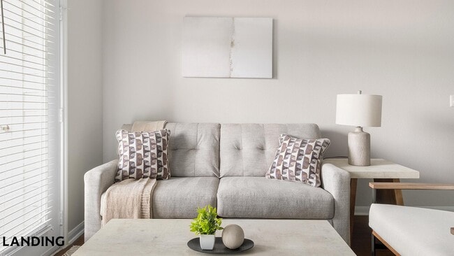 Foto del edificio - 14807 Woodland Hills Dr