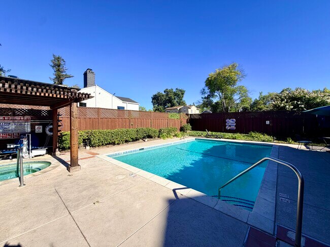 Piscina comunitaria - 4135 Stanley Blvd