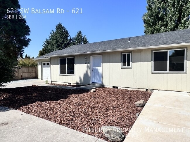 Building Photo - 621 SW Balsam Rd