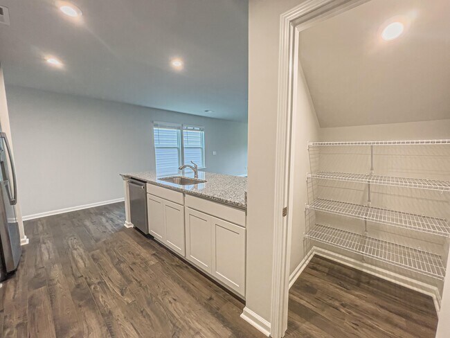 Building Photo - 116 PaddockGlen Dr