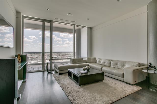 Foto del edificio - 2408 Victory Park Ln