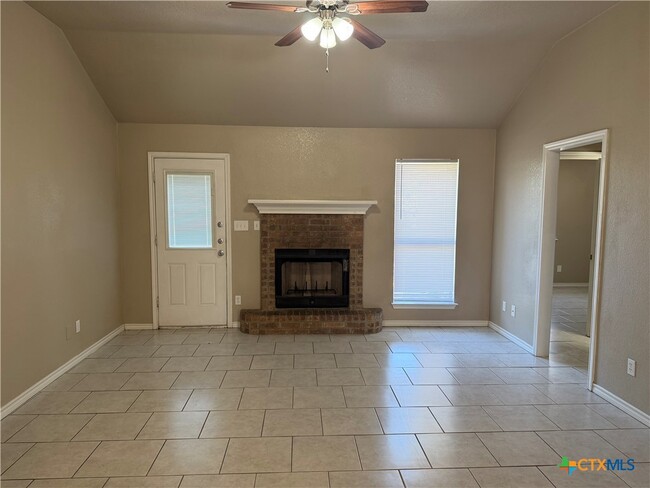 Building Photo - 1103 Concho St