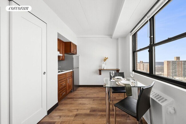 Building Photo - 525 Audubon Ave