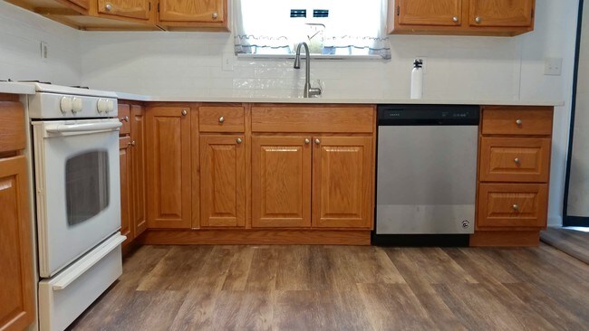 Kitchen - 227 Matlook Pl