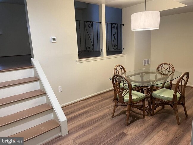 Building Photo - 185 Stirling Ct