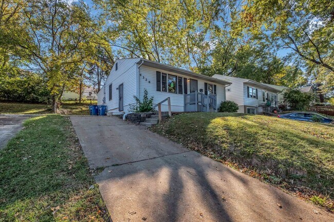 Building Photo - Charming 3-Bedroom, 1-bathroom home locate...