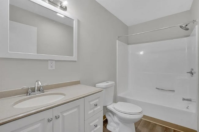 Building Photo - 140 Cherry St