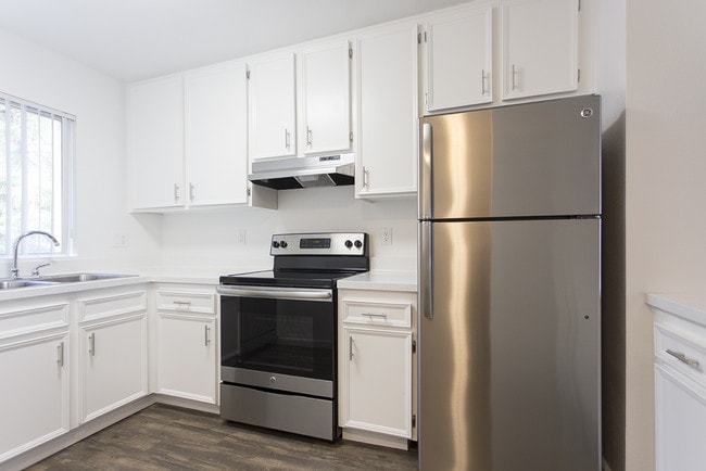 Building Photo - 13850 Mango Dr