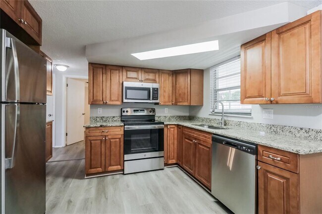 Foto del edificio - 7224 Parrot Dr