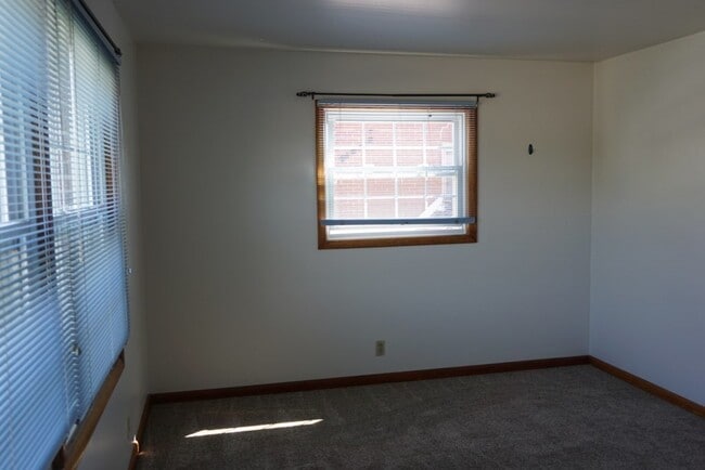 Building Photo - 2 Bedroom / 1 Bath Apt. Kingsport, TN