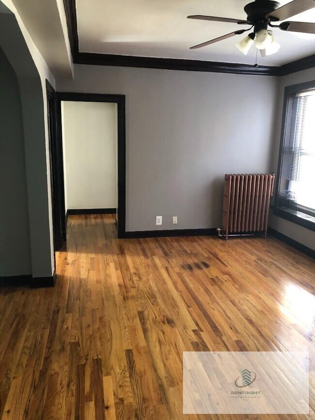 Foto del edificio - 846 W Montrose Ave