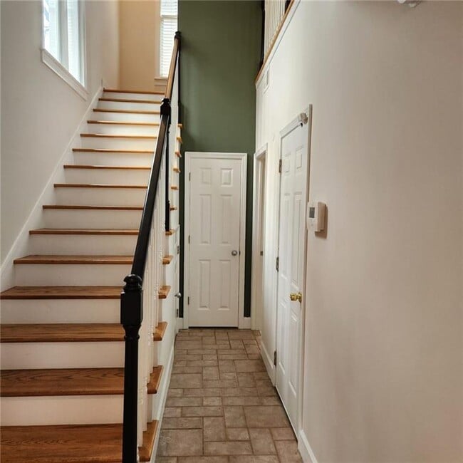 Building Photo - 687 Bonaventure Ave NE