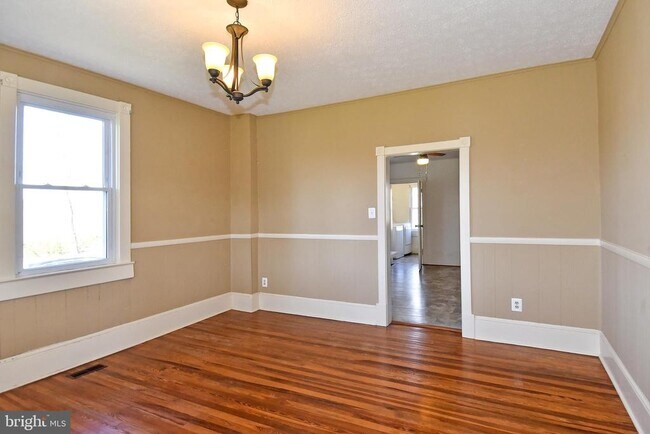 Building Photo - 15010 Berryville Rd