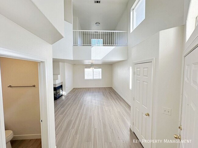 Building Photo - 9416 Moon Splash Ct