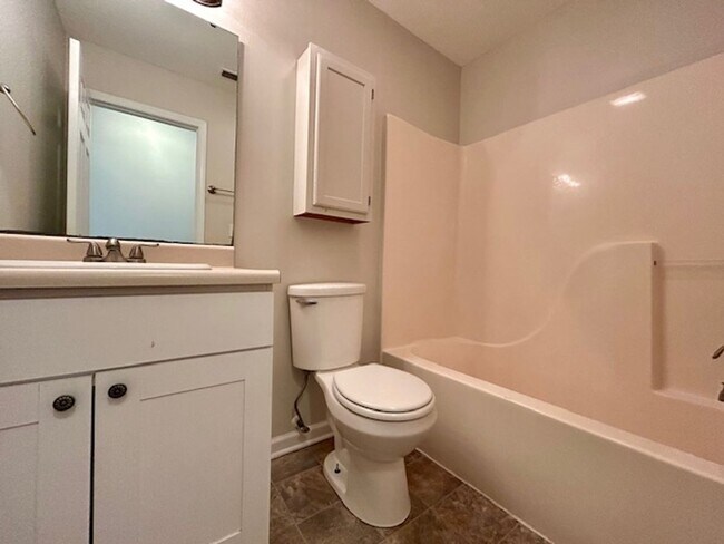 Foto del edificio - Newly Renovated 3 Bedroom 2 Bathroom Ranch...