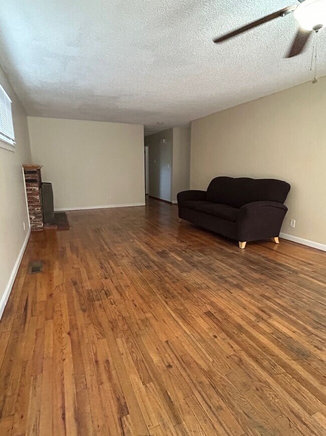 Foto del edificio - 1570 Warner St