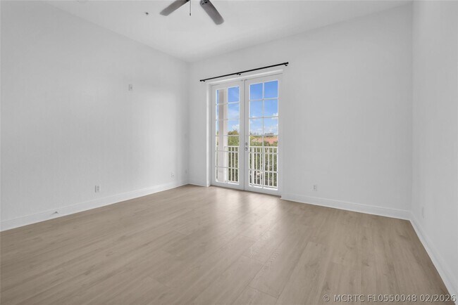 Foto del edificio - 6809 Lakeside Cir N
