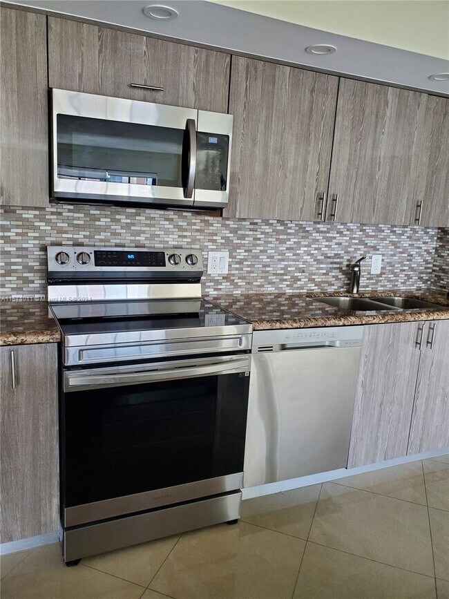 Foto del edificio - 1301 NE 7th St