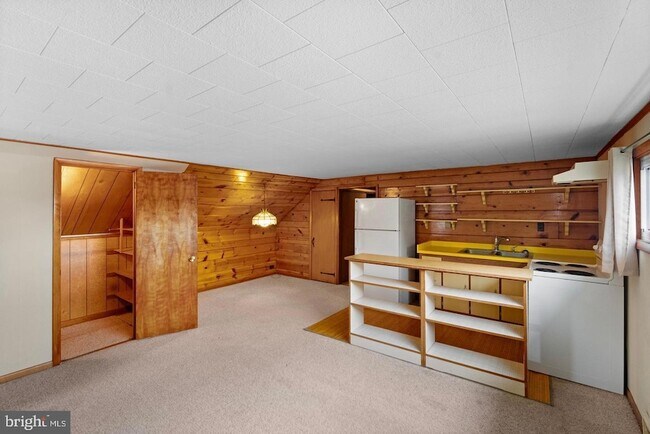 Building Photo - 6324 Roosevelt Ave