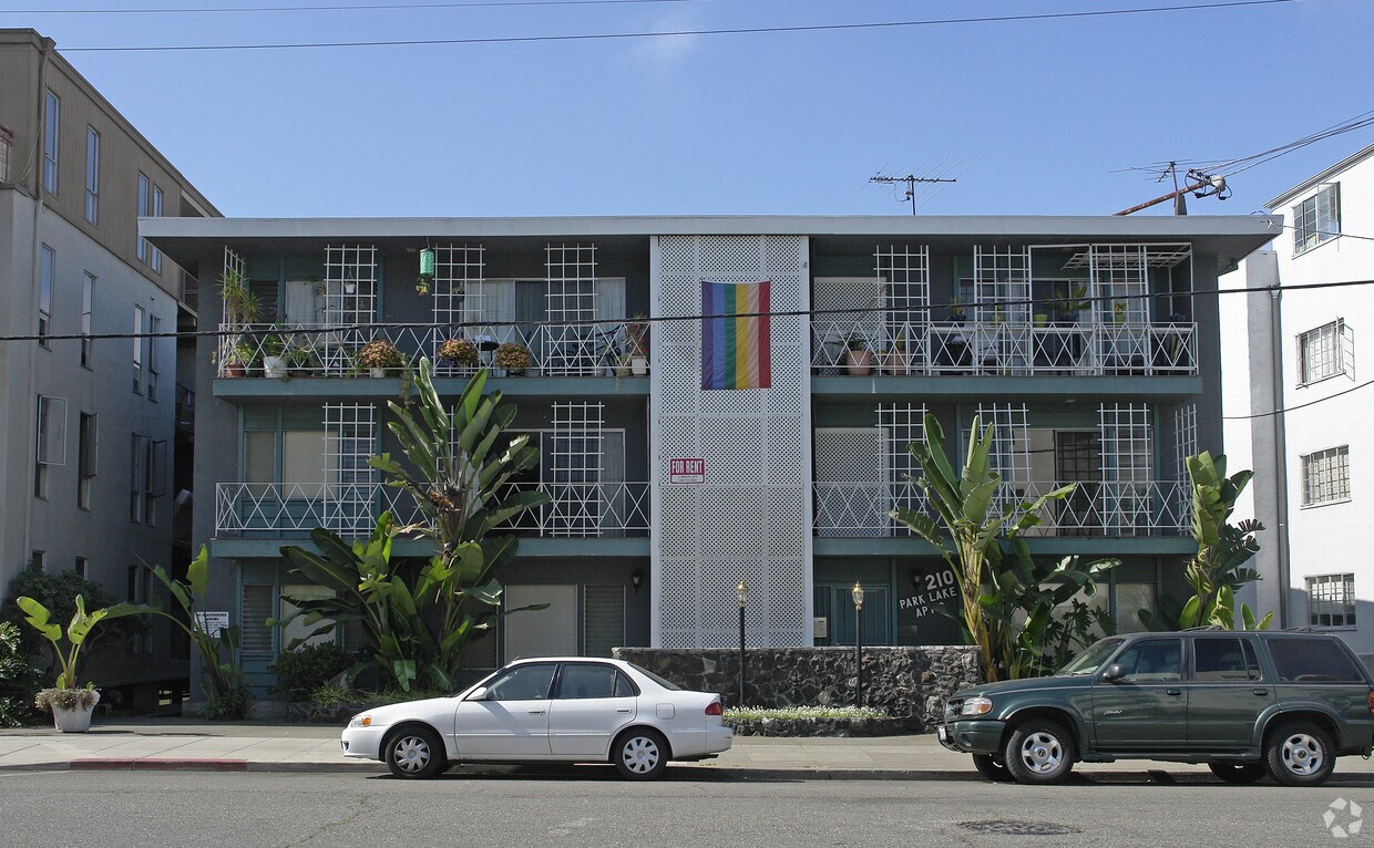 Foto del edificio - 210 Athol Ave