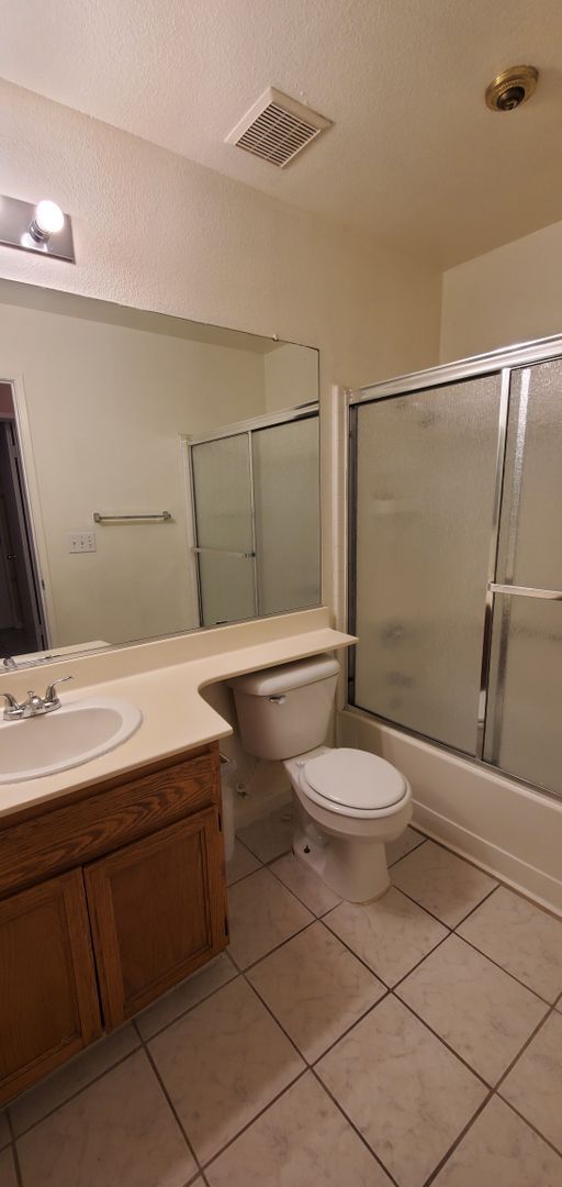 Building Photo - Stockton Attractive 4 Bedroom 2 bath Singl...