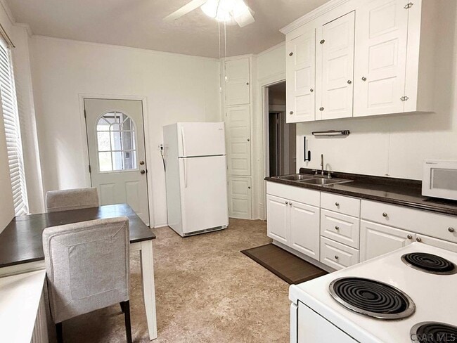 Building Photo - 214 Tioga St