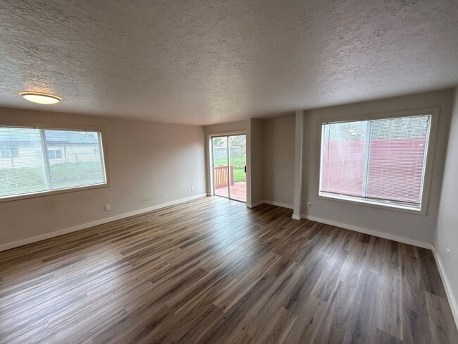 Foto del edificio - 3714 47th Ave NE