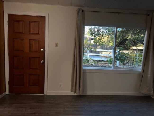 Building Photo - 863A Atherton Ave