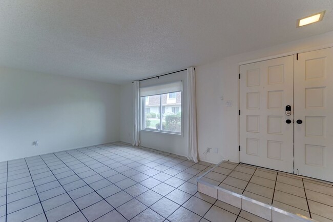 Building Photo - READY TO VIEW NOW! Spacious 3 Bed 2.5 Bath...
