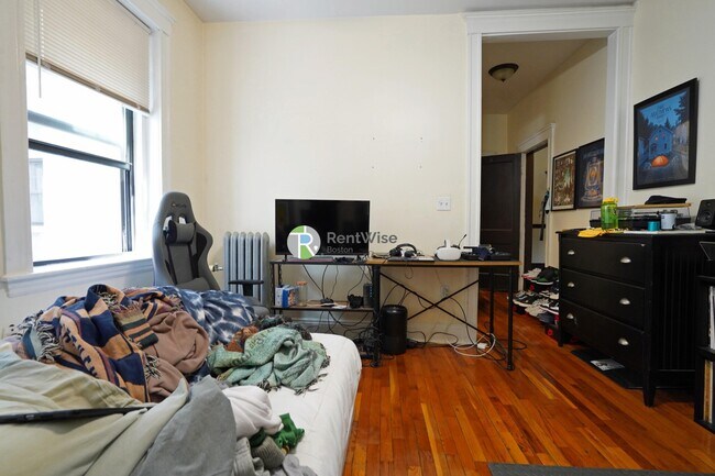 Building Photo - 313 Allston St