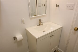 Building Photo - 10 Jenkins St