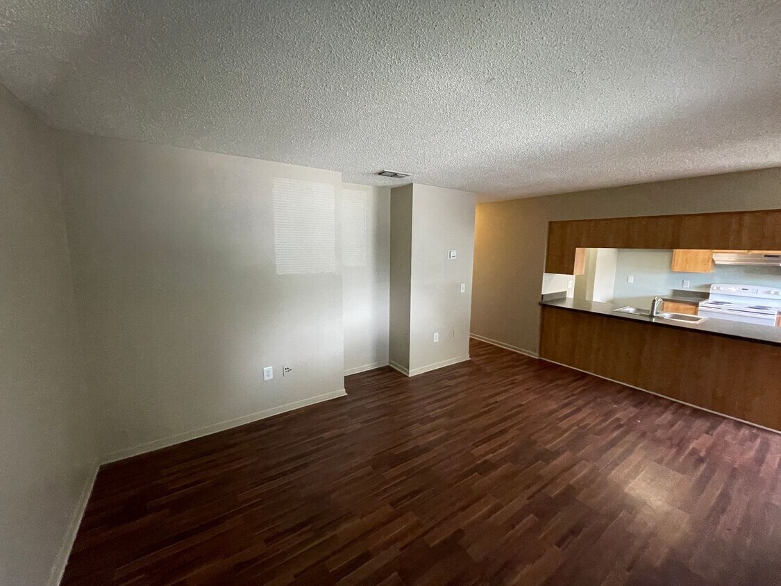Primary Photo - 2/1 Apartment