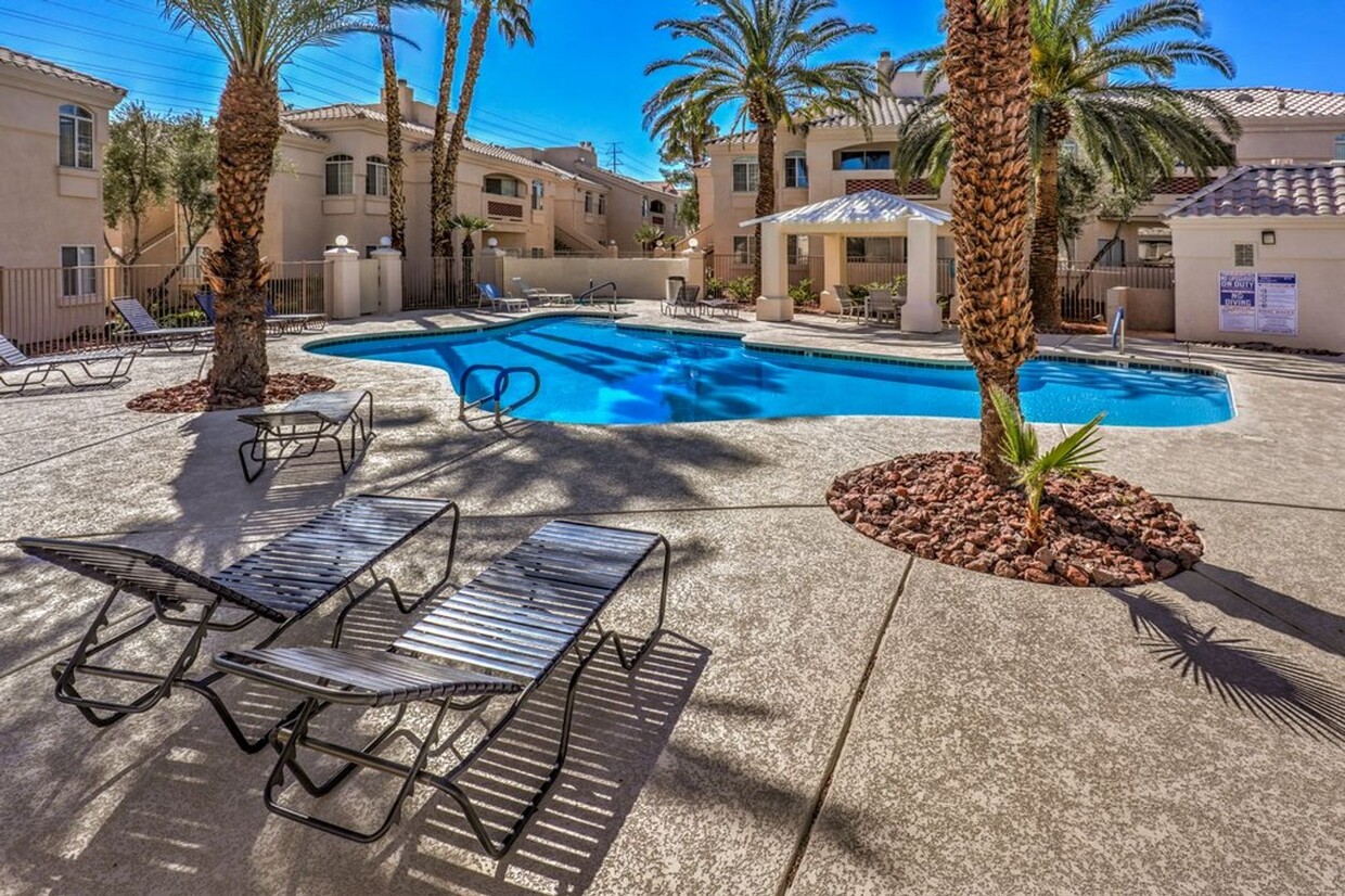 Foto principal - Nice 1 Bedroom Condo in Gated Southwest Co...