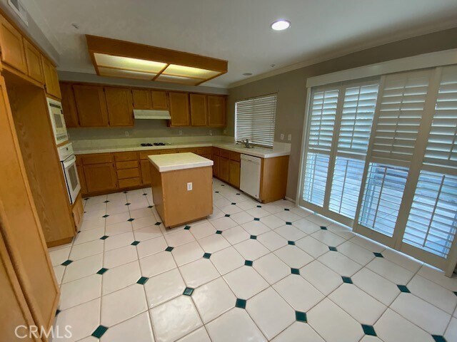 Building Photo - 29605 Southwood Ln