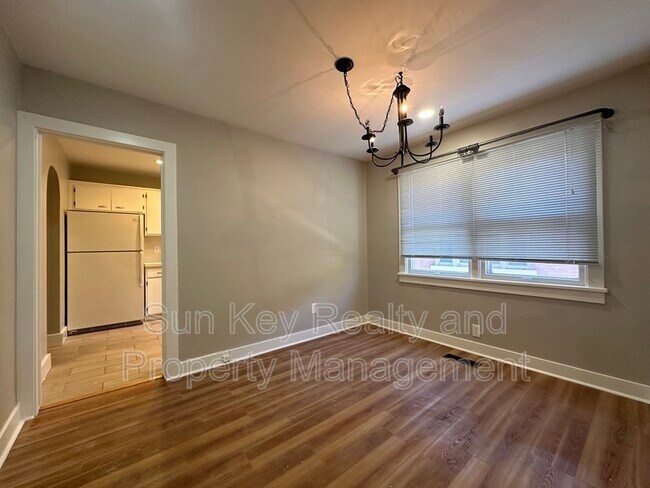 Foto del edificio - 828 Logan Ave S