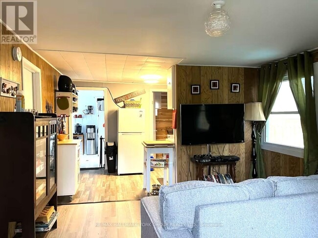 Photo du bâtiment - 881 Clifton Blvd