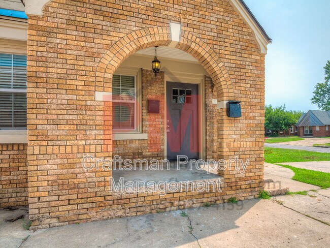 Building Photo - 2843 NW 18th St